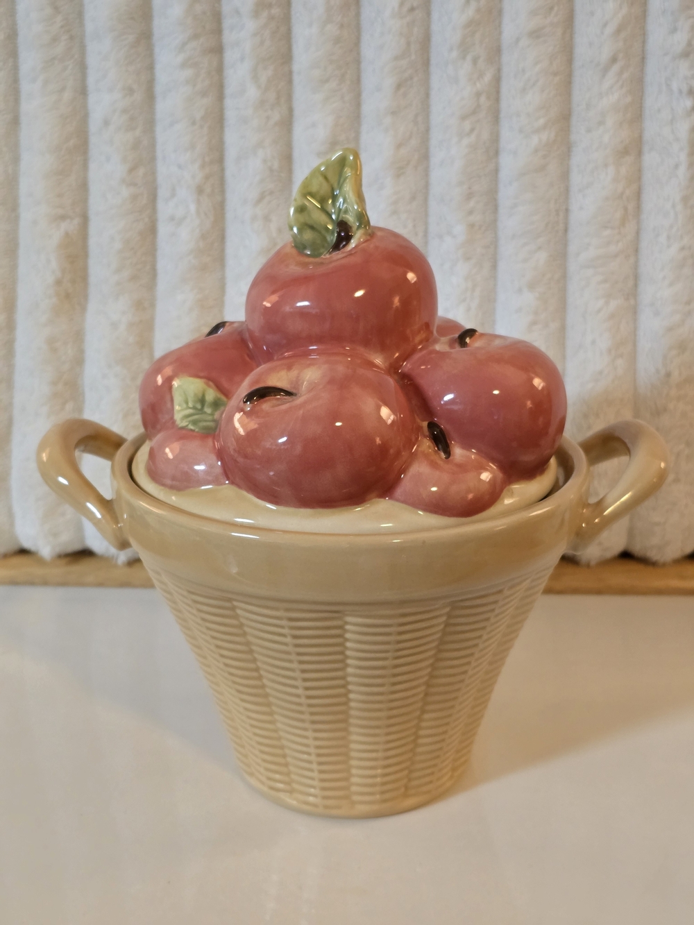 Pfaltzgraff Plymouth Sculpted Apple Covered Soup Tureen Bean Pot Jar With Lid